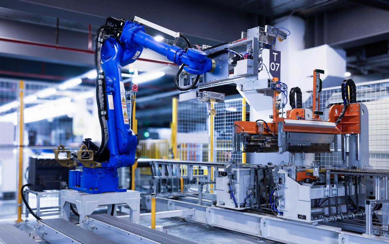 Üretim hattında otomasyon robotu